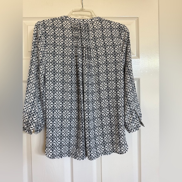 NOT YOUR DAUGHTER’S JEANS NYDJ Button Up Blouse Pleated Back Covered Buttons XS - Picture 5 of 9